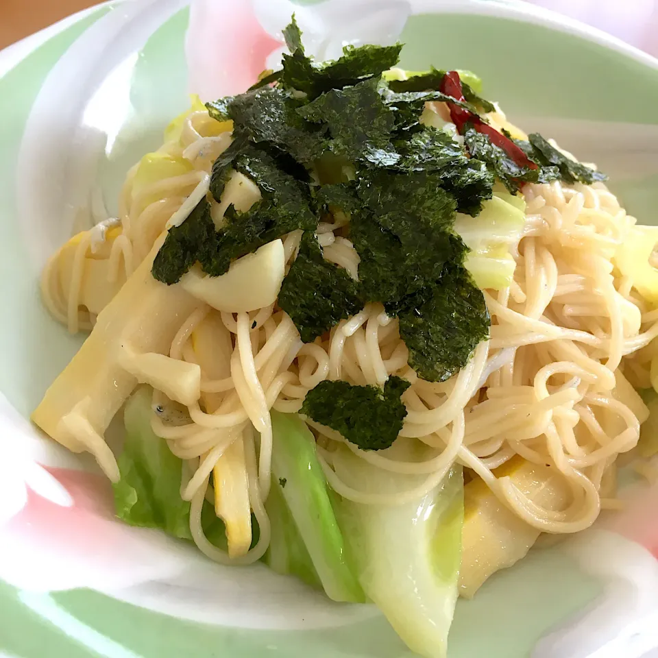 Snapdishの料理写真:白石温麺(うーめん)で
タケノコとキャベツの和風ペペロンチーノ　　　　　　2020.5.25|Yu Yu mamaさん