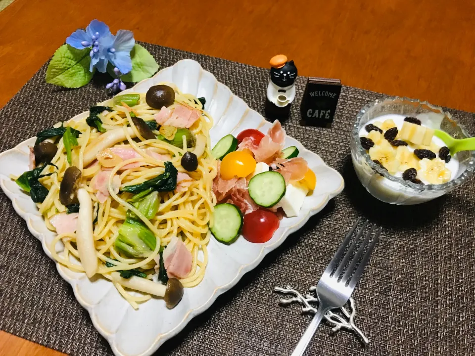 Snapdishの料理写真:「和風パスタのカプレーゼ添え」|バシュランさん