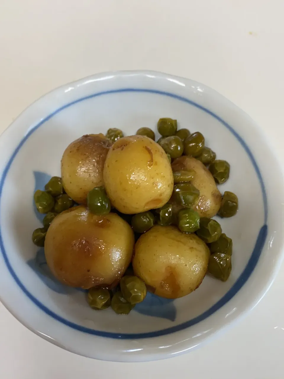 Snapdishの料理写真:新じゃがとグリンピースの炒め煮|Reeさん