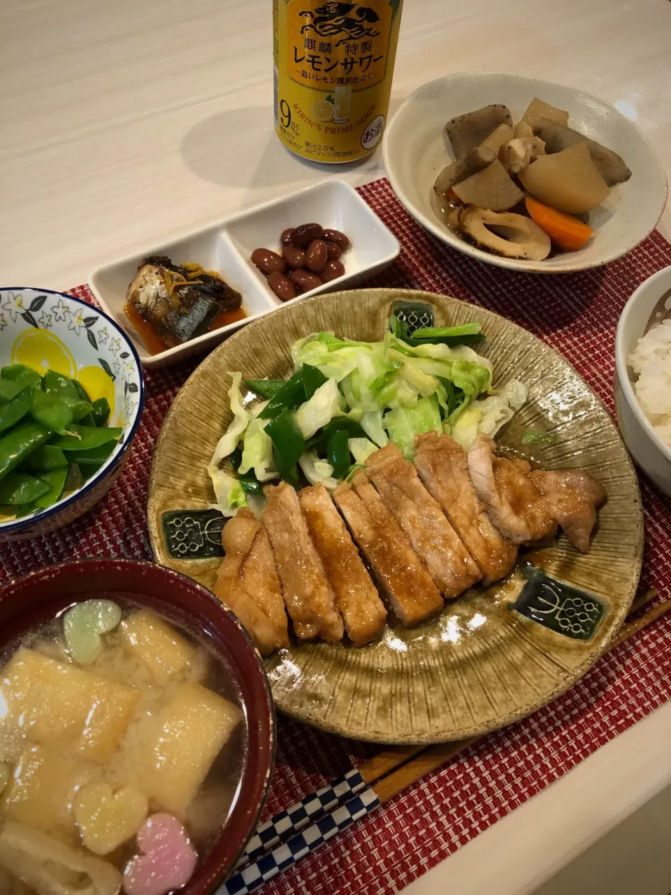 豚肉焼き　絹さや　さんまの甘露煮　煮豆　味噌汁　煮物|キヨさん