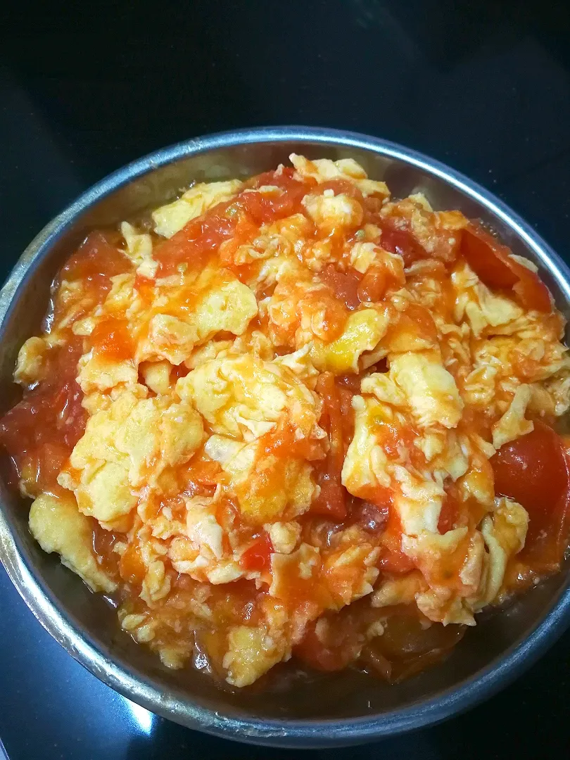 Snapdishの料理写真:Tomatoes fried eggs😋😋|Vanessa Yewさん