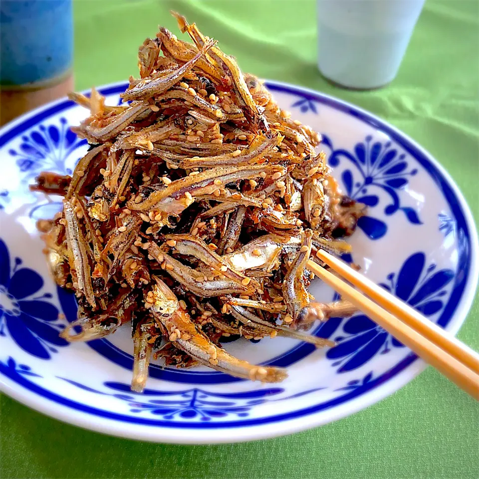 カルシウム補給に食べる煮干しで🐟娘がアーモンドフィッシュの魚だけが好きなのでおやつに良く作ります😆甘めで🐷💦|Naoさん