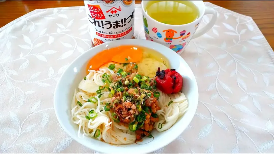 残り物のそうめんをレンチン🎵して
簡単お昼ごはん|卯月さん