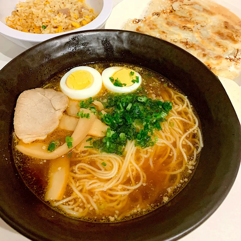 Snapdishの料理写真:お家で来来亭ラーメン☆餃子☆チャーハン|とまこ(*^o^*)さん