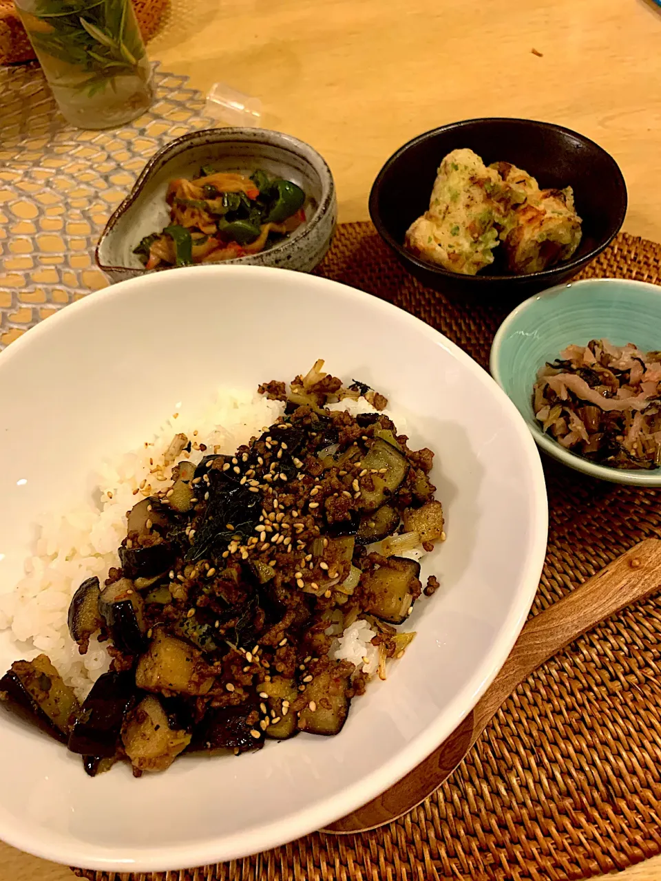 Snapdishの料理写真:ナスと挽き肉の味噌豆板醤炒め丼|ファニーさん