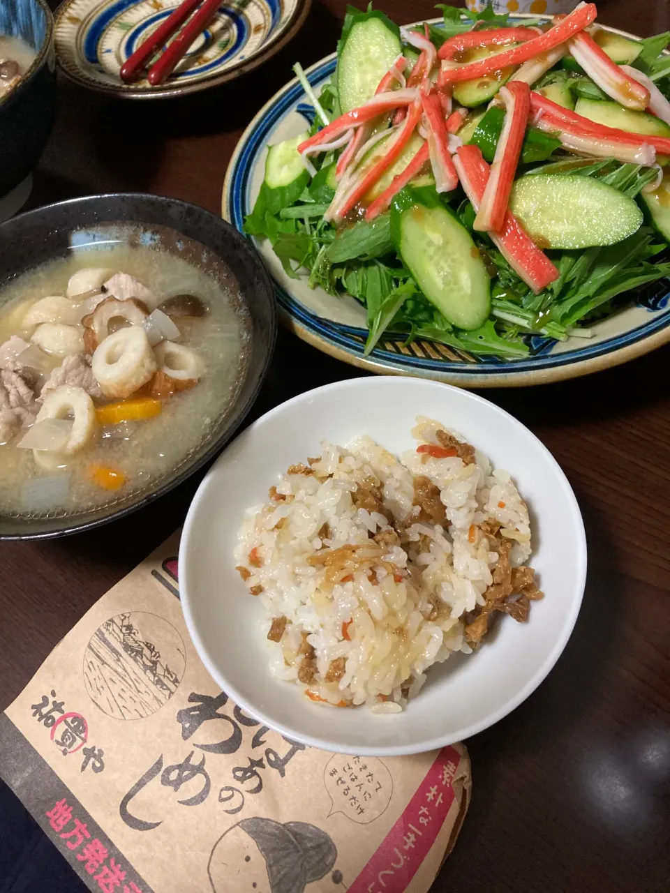 5月26日晩ご飯。大分で買ったかしわめし、豚汁、水菜のサラダ。|あやさん