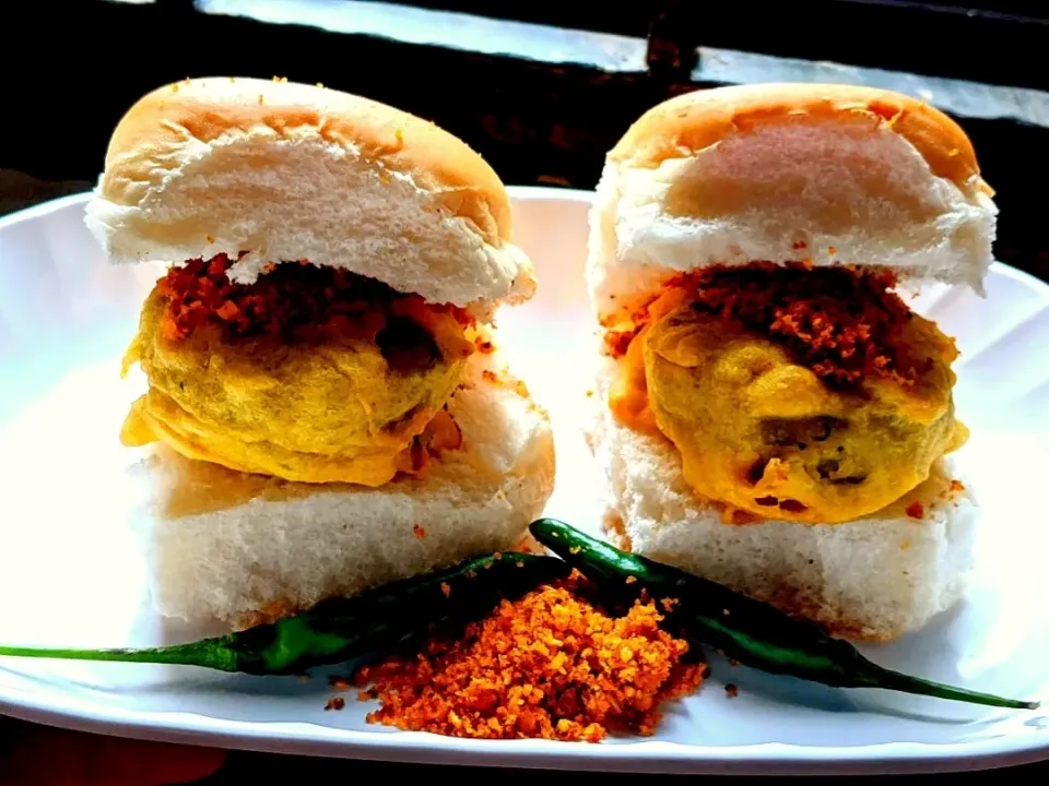 Snapdishの料理写真:vadapav//potato cutlets with bun//|Rajashri Thakare Sanerさん