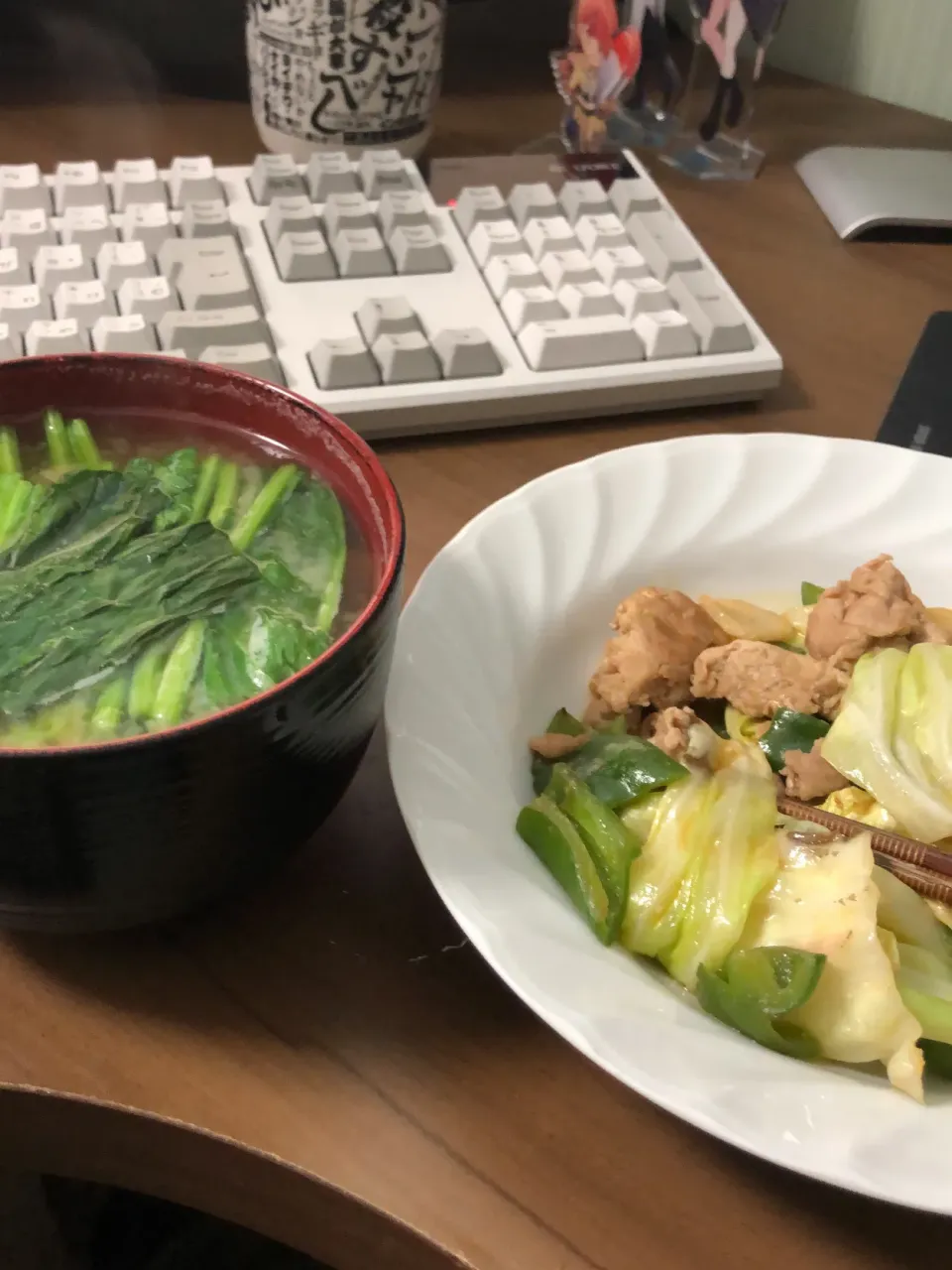 Snapdishの料理写真:回鍋肉・人参とほうれん草の味噌汁|a-parkさん