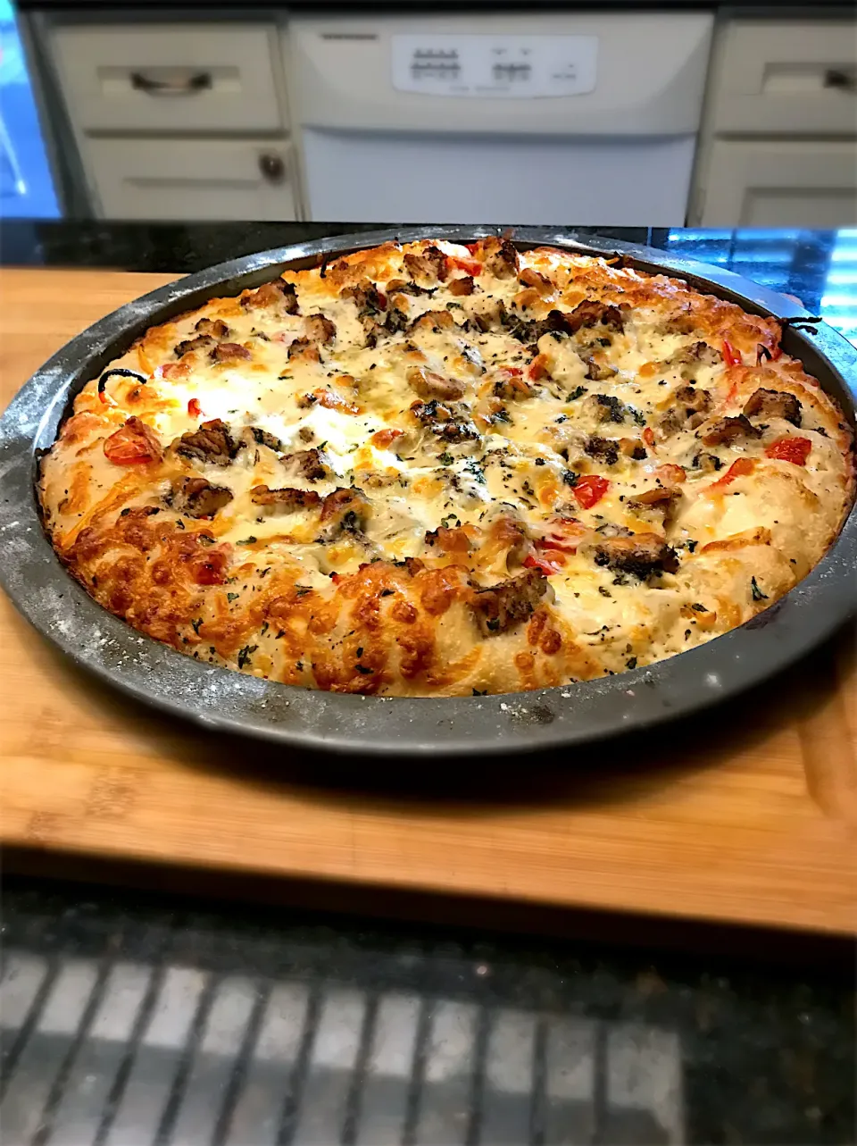 Homemade Jerk Chicken Alfredo Pizza|T.E.Dennisさん