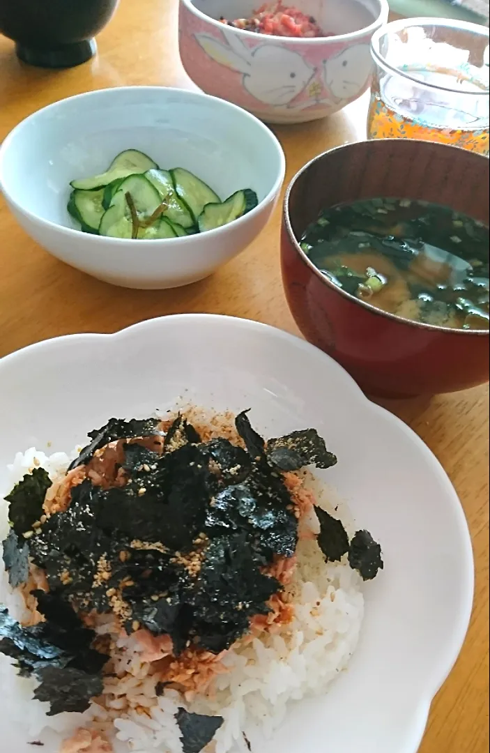 Snapdishの料理写真:お昼ごはん🍚|しまだ ちえこさん