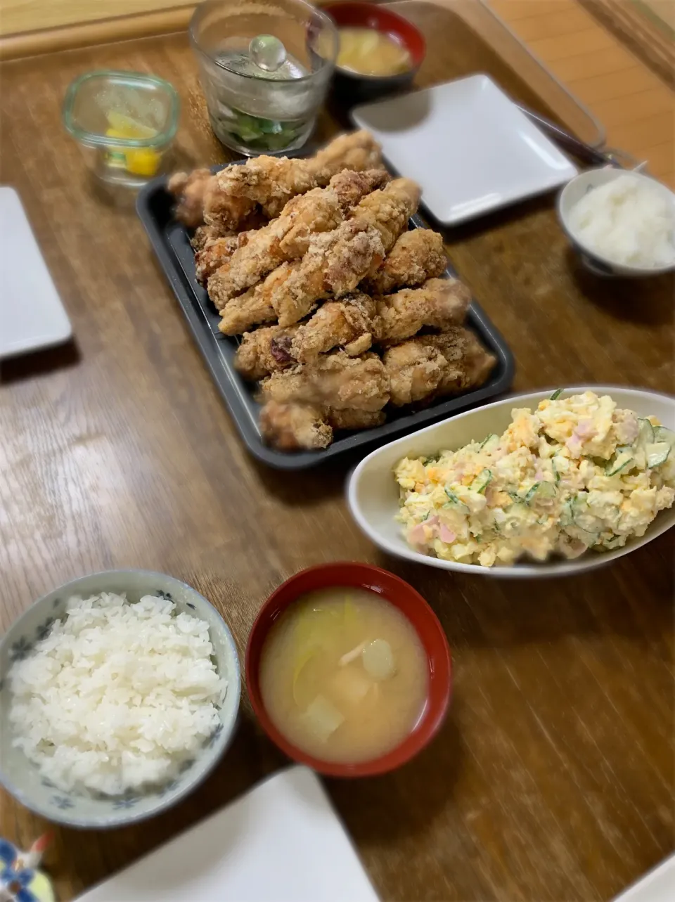 唐揚げ・ポテトサラダ・胡瓜の浅漬け・味噌汁・ご飯|ちびろ菌さん