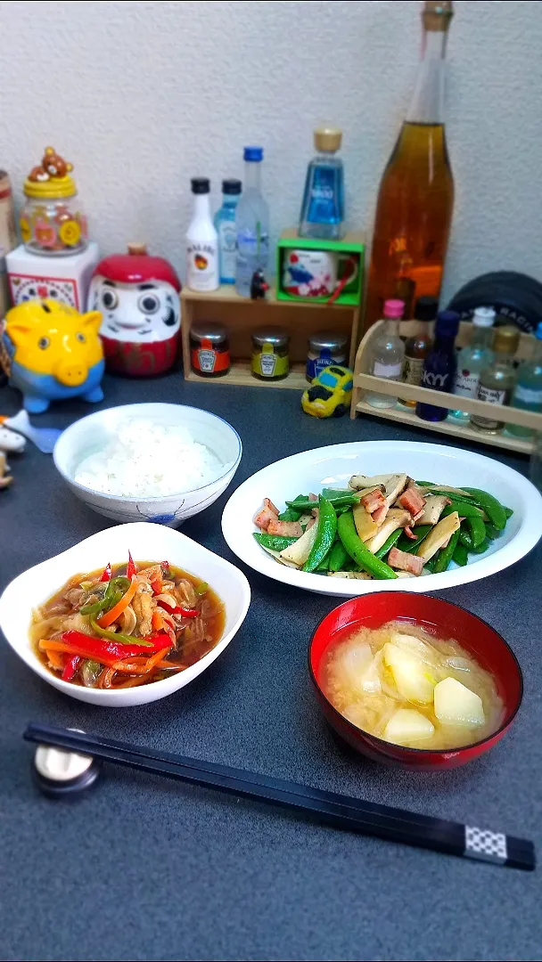 Snapdishの料理写真:スナップえんどうと厚切りベーコンのエリンギ炒め🍄
鯖南蛮🐟
じゃが玉味噌汁😋|masaki .fさん