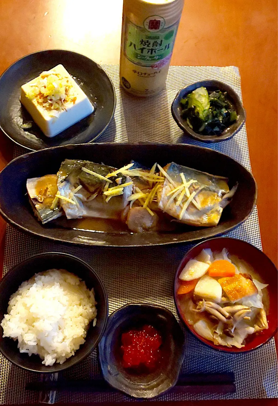 Today's dinner🍴 胡瓜とわかめの酢の物･冷奴･鯖の味噌煮･白飯･筋子･ｷｬﾍﾞﾂたっぷり豚汁|🌈Ami🍻さん