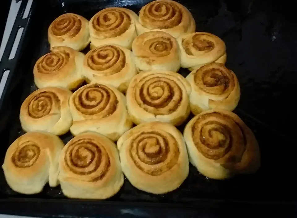 cinnamon rolls .. first trial😋|melissaさん