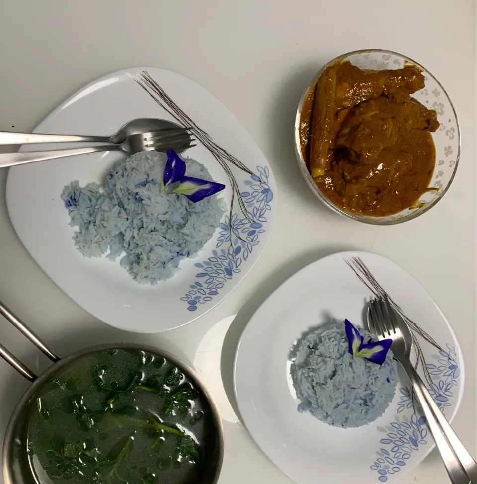 Bluepea rice and chicken rendang|Ong Sor Fernさん