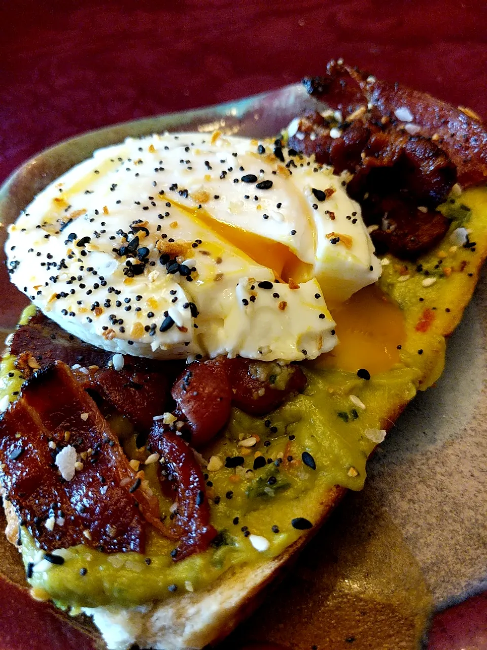 Poached egg, avocado rosemary toast with crispy bacon and everything seasoning|dgodekさん