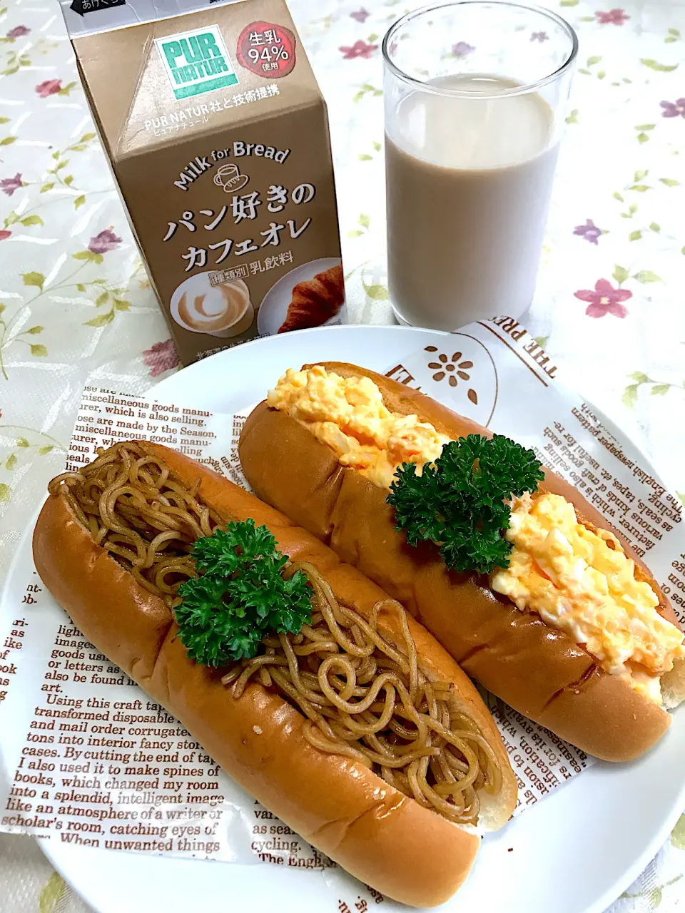 Snapdishの料理写真:焼きそばパンと卵サラダパン|つるひめさん