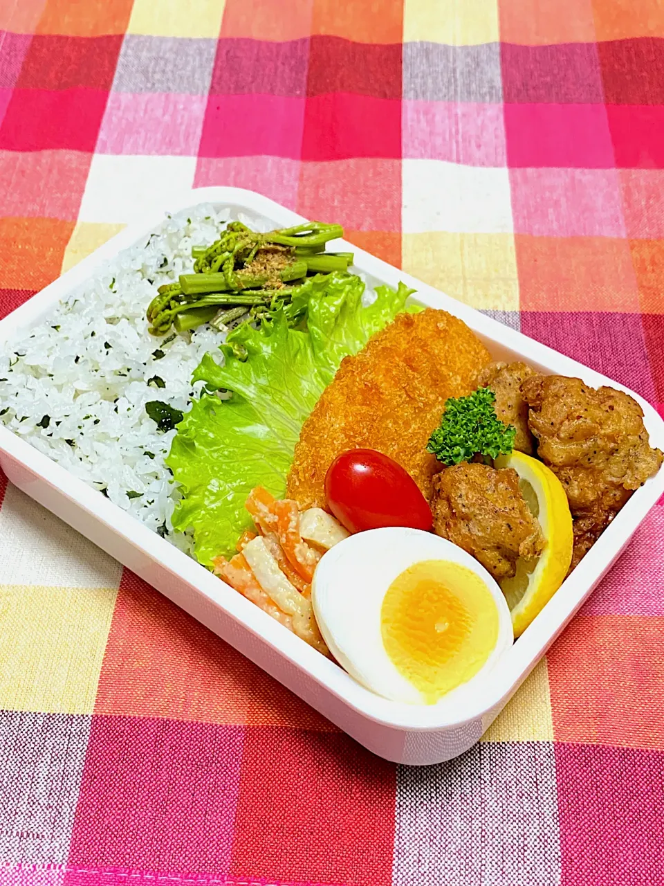 Snapdishの料理写真:息子のお弁当(強制～人参と竹輪のゴマ味噌和え😁)|かあたんさん