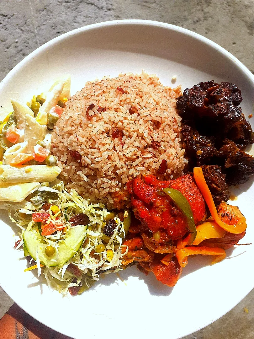 rice and peas brown stew chicken, Turkey neck pasta and vegies|SHENNAECOOKSさん