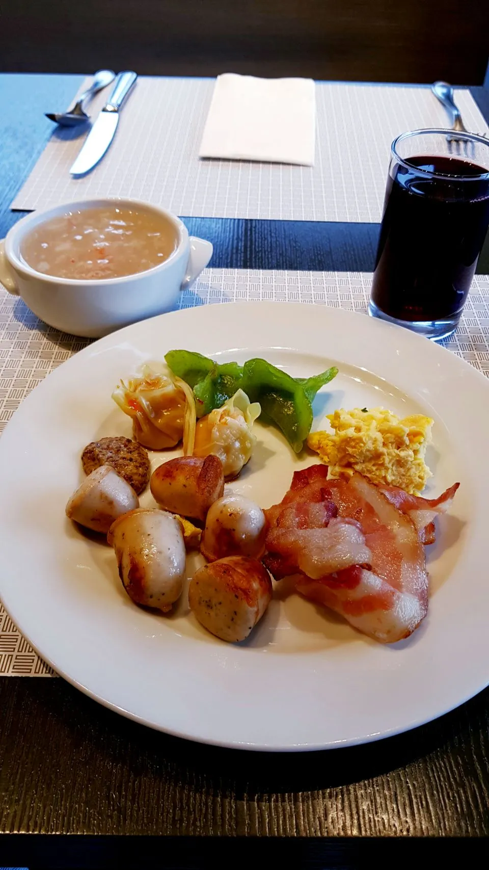 hotel breakfast|steven z.y.さん