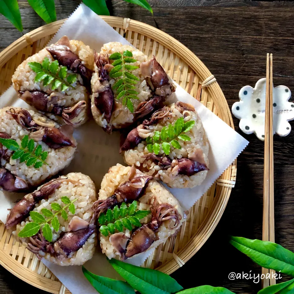 ホタルイカ炊き込みご飯おにぎり|Akiyoෆ¨̮⑅さん