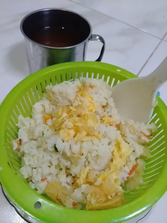 Snapdishの料理写真:Nasi Goreng Putih|Ummu Khansa Wa Ziyadさん