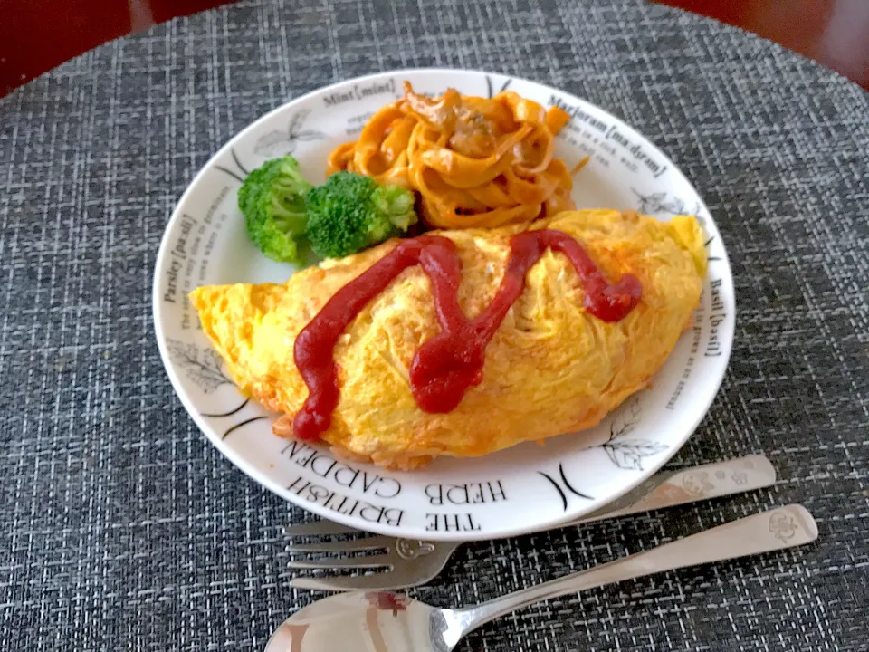 オムライスとボロネーゼランチ|とみぃさん