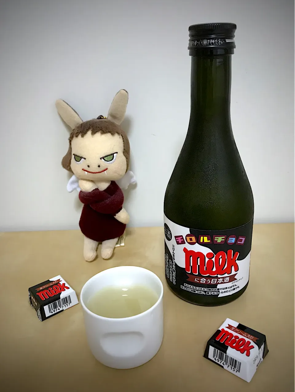 Snapdishの料理写真:チロルチョコmilkに合う日本酒🍶🍫💕|友紀さん