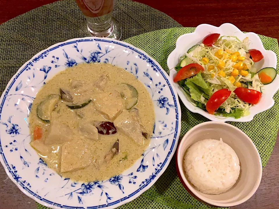 Snapdishの料理写真:今夜のご飯✩.*˚グリーンカレー   前日の筍煮をカレーに！|「蘭」さん