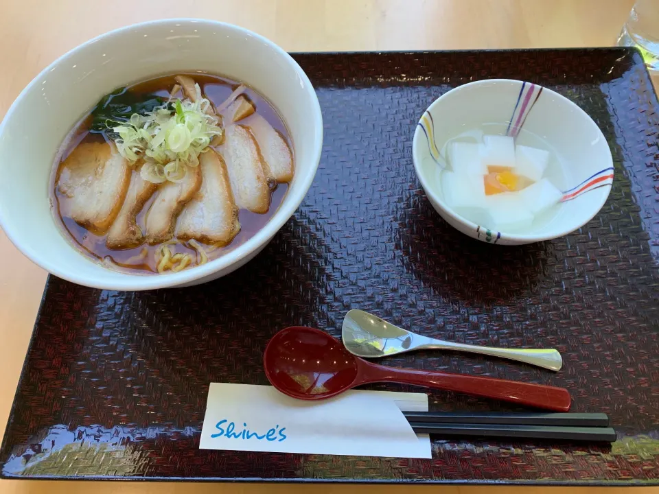 病院のレストランのチャーシュー麺|Morito Kamiyaさん