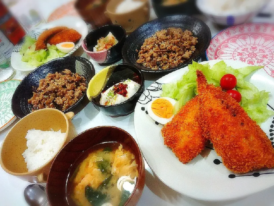 夕食(^ー^)
アジフライ&サラダ
ナスとひき肉の甘辛炒め
冷奴２種
お味噌汁(ほうれん草、卵)|プリン☆さん