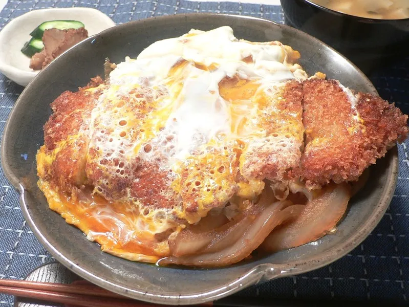 カリカリ＆味しみ！お店みたいなカツ丼を作るコツ #AllAbout|All About 料理レシピさん