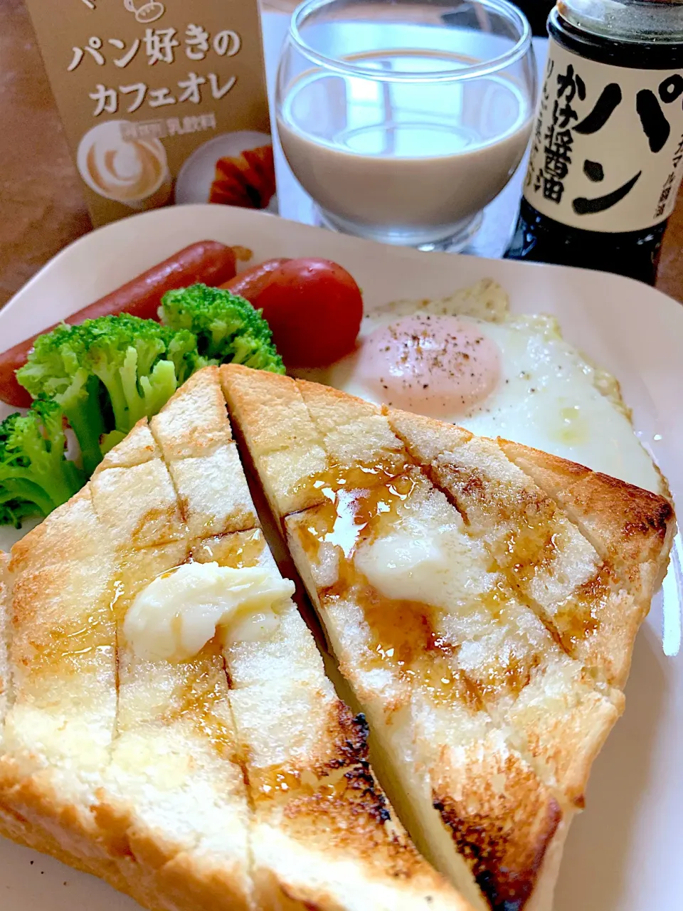 Snapdishの料理写真:エシレバターとパンかけ醤油トースト🍞|みほままこさん