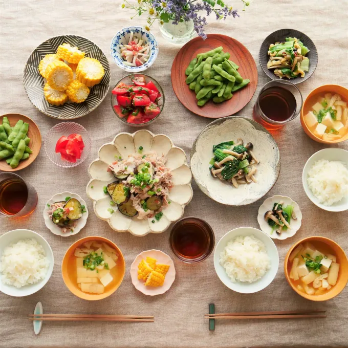 みずみずしい春野菜の季節が終わると、いよいよ力強い夏野菜の季節の到来！美味しさも栄養もたっぷりな旬野菜を、家族のためにもどんどん食卓に乗せたいですよね。|Snapdishまとめさん