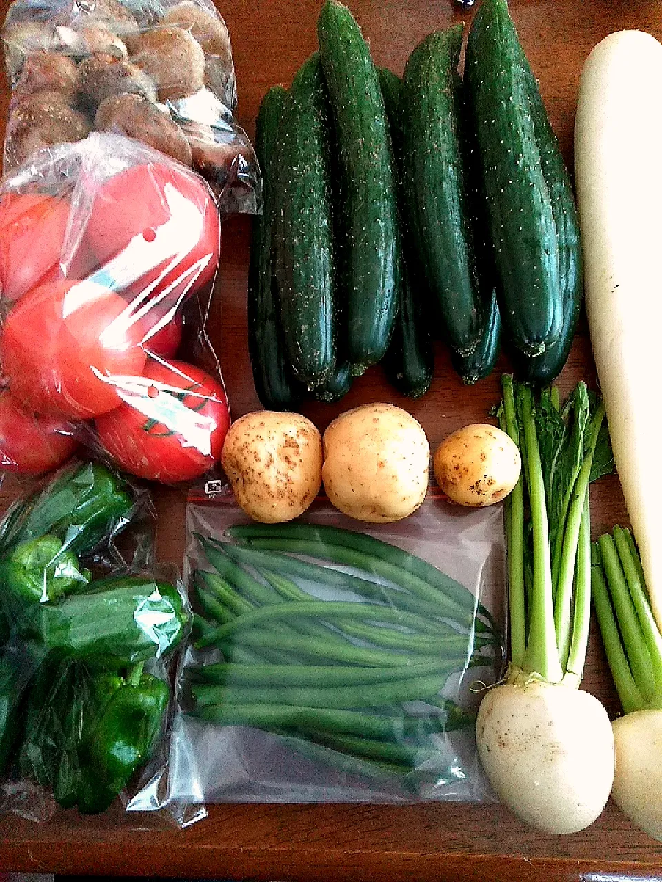 新鮮野菜が届いた🥔🥒🍅🍄|秀美«シュウビ»さん