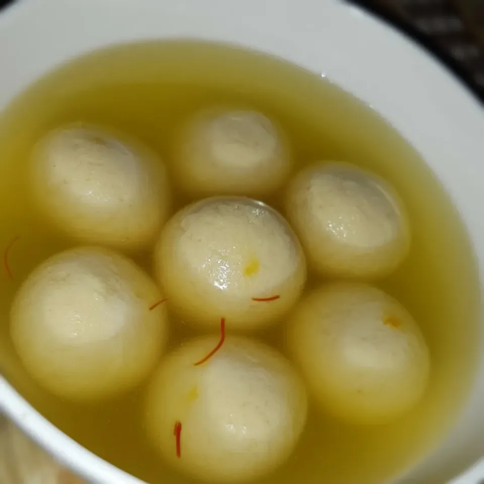 Snapdishの料理写真:Spongy Rasgulle|Gabbuさん