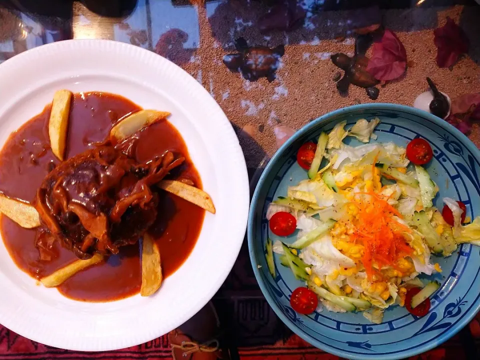 僕用のビックハンバーグ！とサラダとカメ💓|ひろみさん