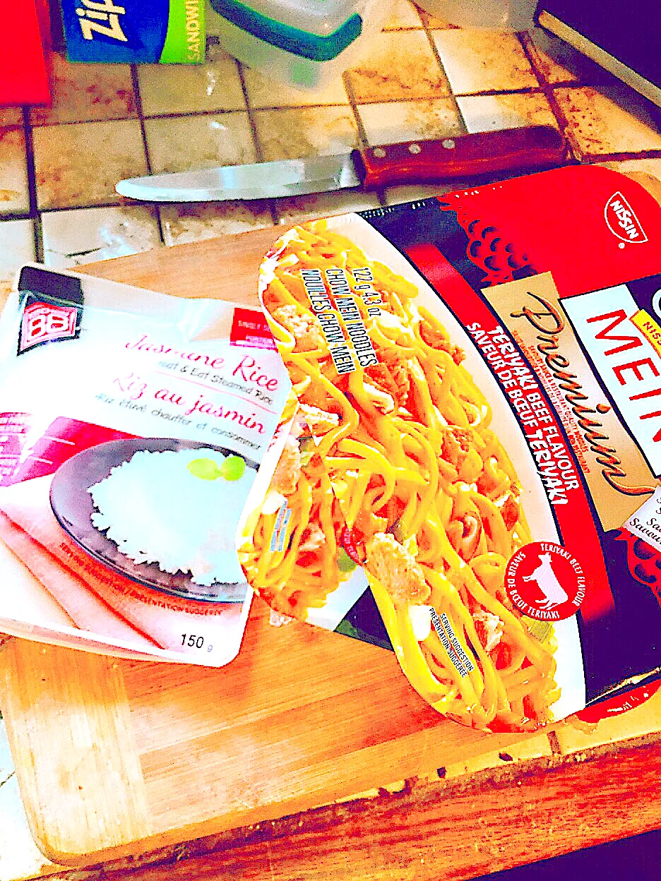 Two beef nissin chow mein and a steam jasmine rice|ninja kittyさん