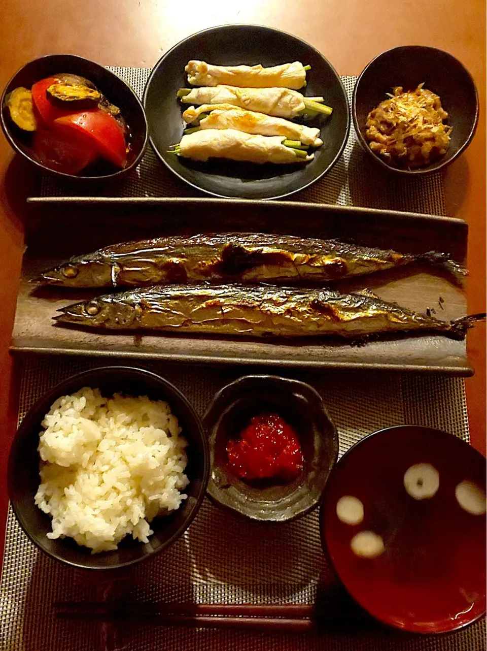 Today's dinner🍴 夏野菜のさっぱりﾏﾘﾈ･納豆･芹の鶏肉巻ﾎﾟﾝ酢かけ･秋刀魚の塩焼き･白飯･筋子･松茸のお吸い物|🌈Ami🍻さん