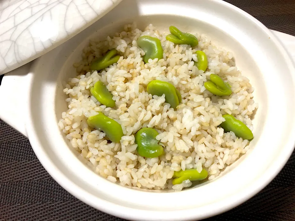 土鍋でふっくら炊きあげたお豆ご飯！|ワタルキャンプさん