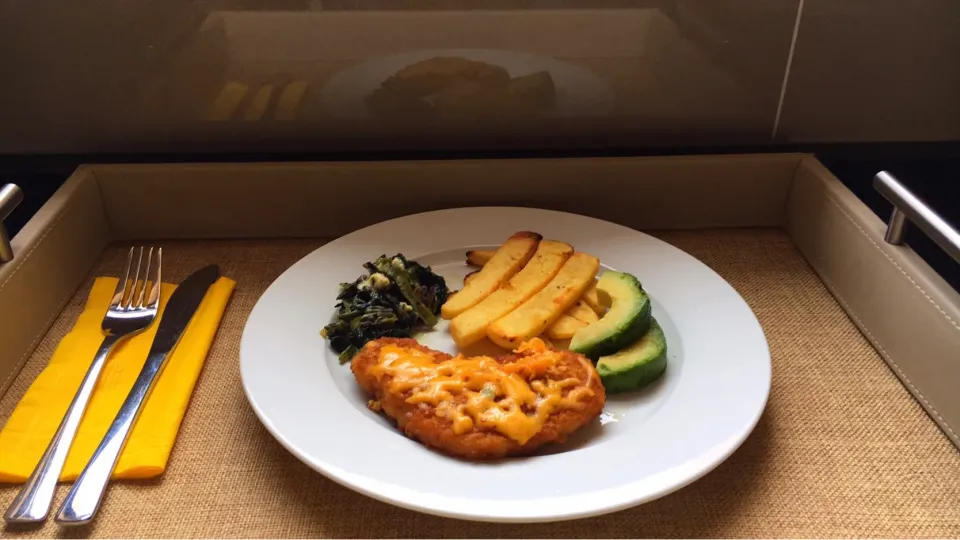 #lunch #crumbedchicken #fries #kale #mushrooms #cheese #avocado|QueenMbeeさん