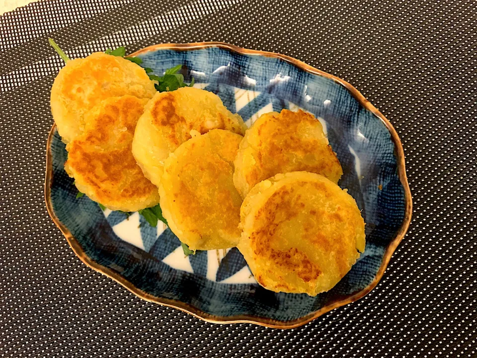 Snapdishの料理写真:Pan fried sweet potato cakes|スザンヌさん