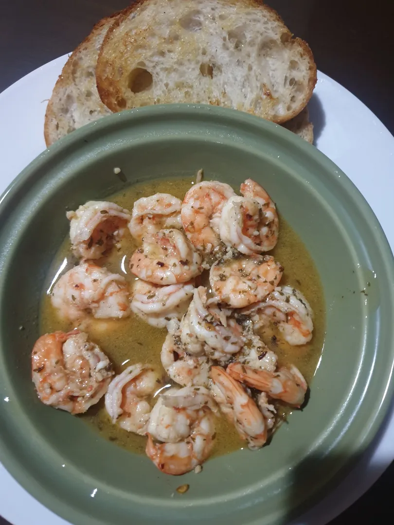 Snapdishの料理写真:my homemade shrimp scampi with grilled butter sourdough bread|Yoj Eirrem Losさん