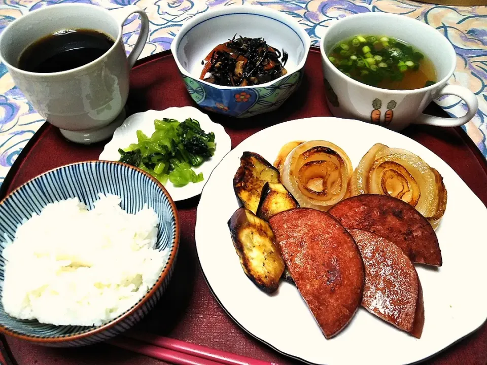 よねばーばの朝ごはん
ポークハムのソテー野菜添え
葱の味噌汁
ひじきの煮物
広島菜の漬物
ご飯、コーヒー|yoneばーばさん