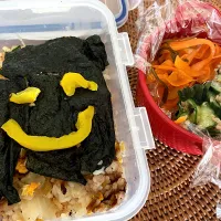 Snapdishの料理写真:慣れないお弁当|みよしようこさん