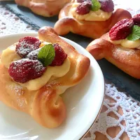 富士子🍒🐰🍓さんの料理 セミドライ苺パン🍓
    【セミドライ苺のレシピ付き🍓】