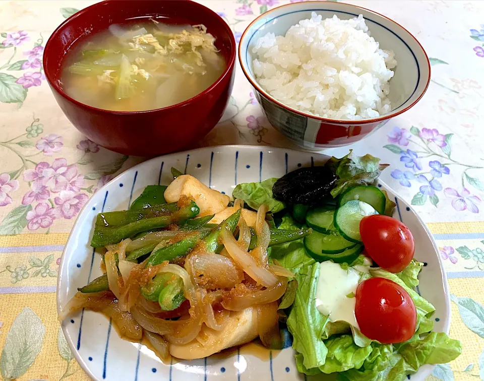 朝ごはん、ソーセージ生姜焼き、玉子スープ、野菜サラダ|Isimura Hidekiさん