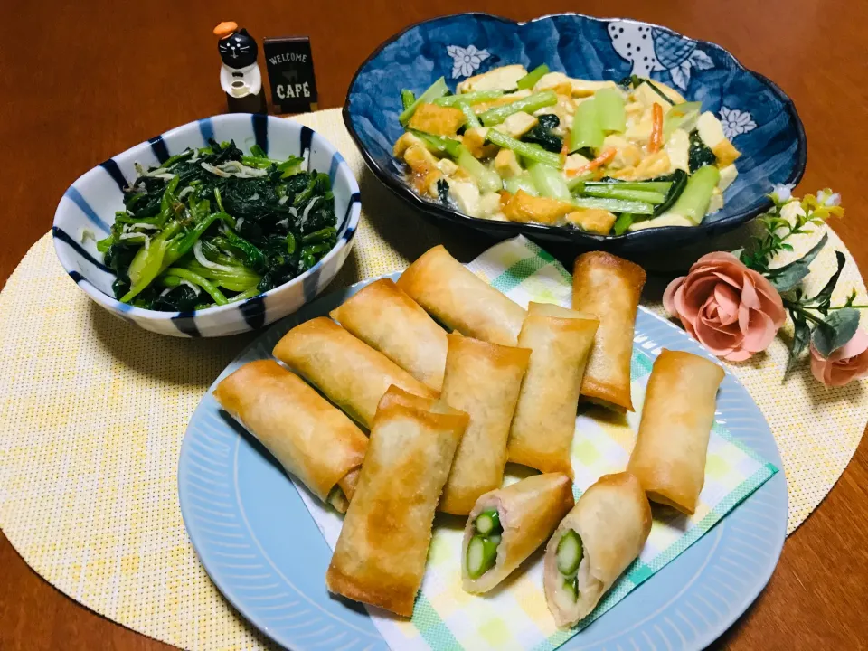 「変わり春巻き」と「ほうれん草のお浸し」と「厚揚げと青菜の中華あんかけ」|バシュランさん