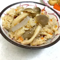 きのこご飯🍄|akkoron🍀さん