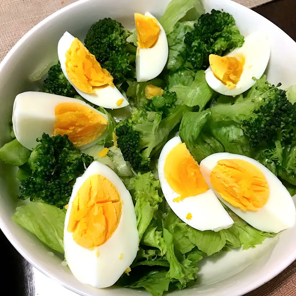 Snapdishの料理写真:ブロッコリー🥦とゆで卵のサラダ🥗|純さん